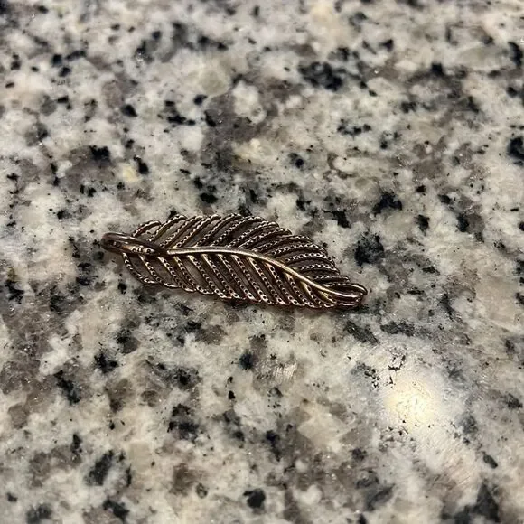 Pandora Rose Light as a Feather Pendant Necklace - Picture 5 of 8